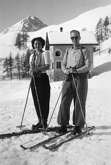 Hans und Erika beim Skifahren